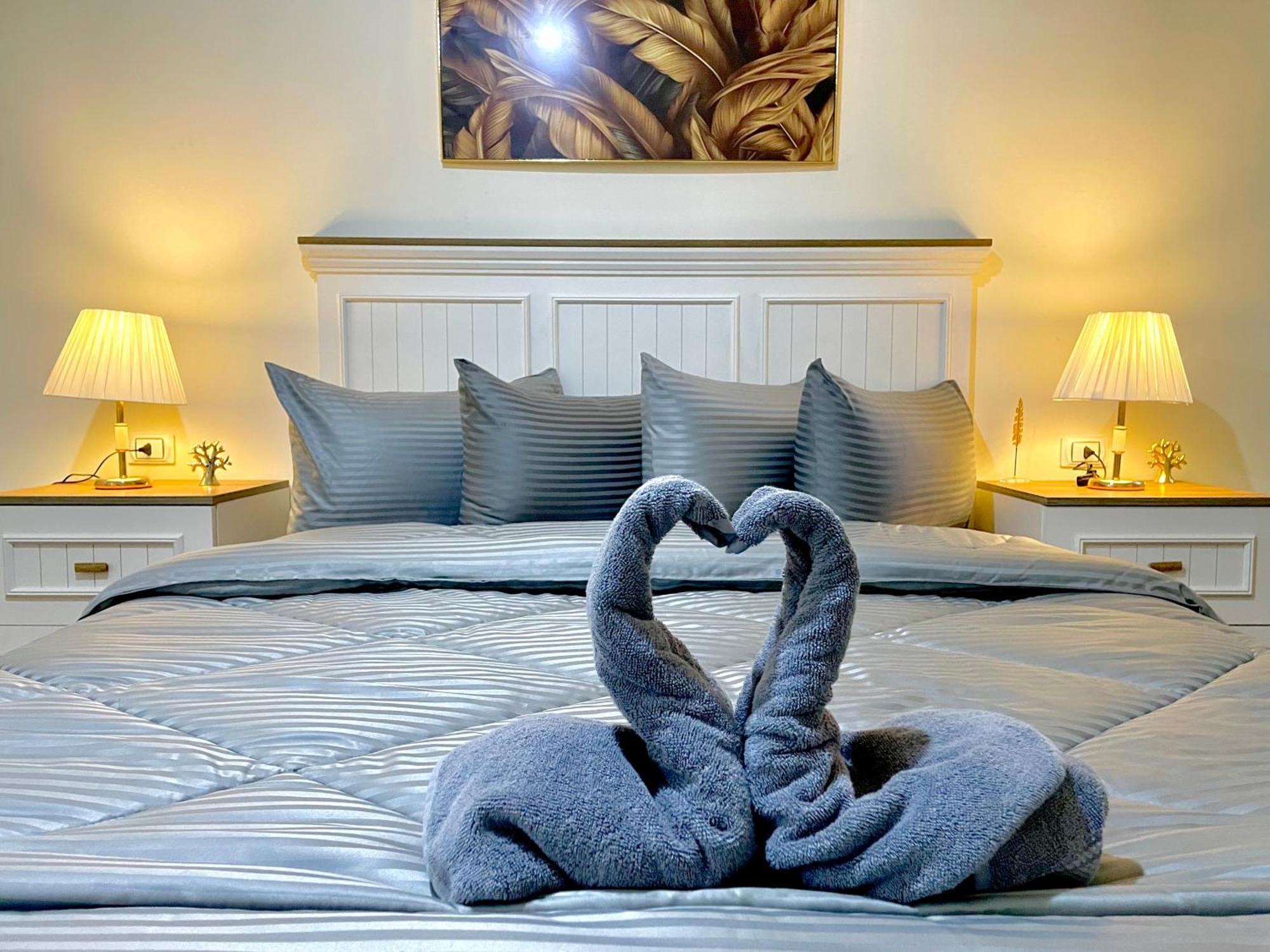 Modern Luxury In Maadi Nile View Cairo